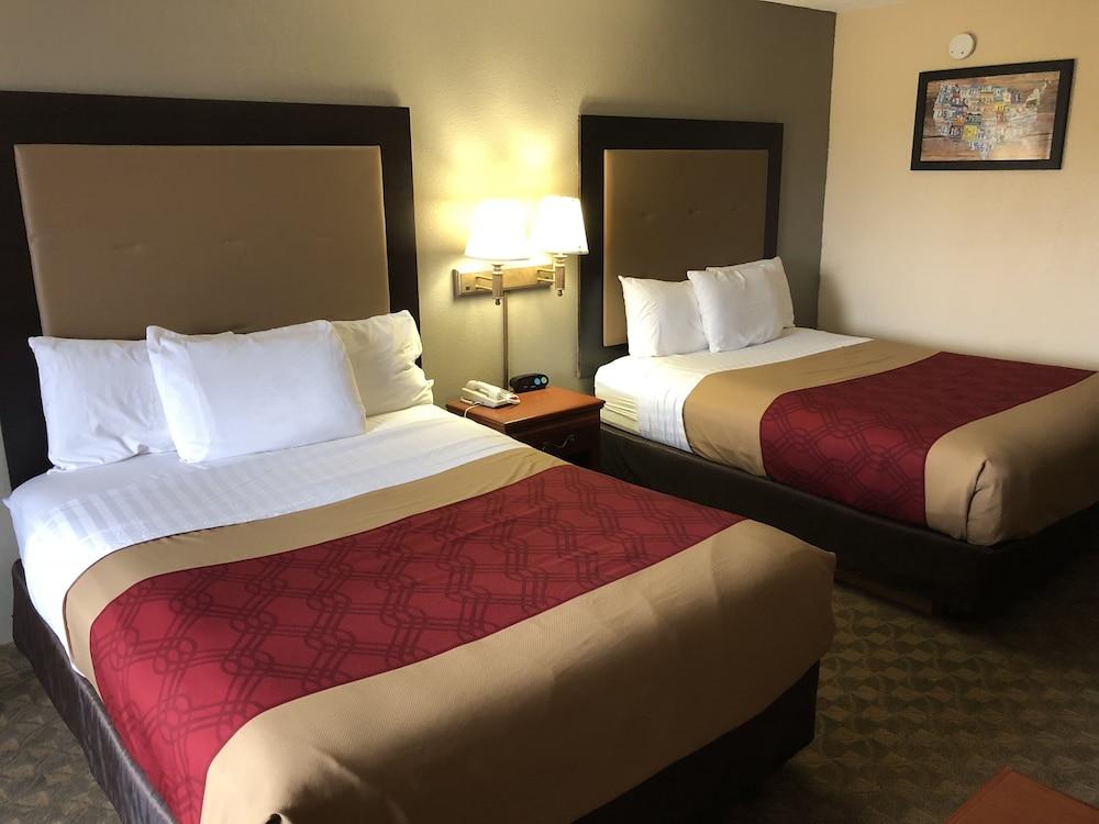 Econo Lodge Hillsboro I-35