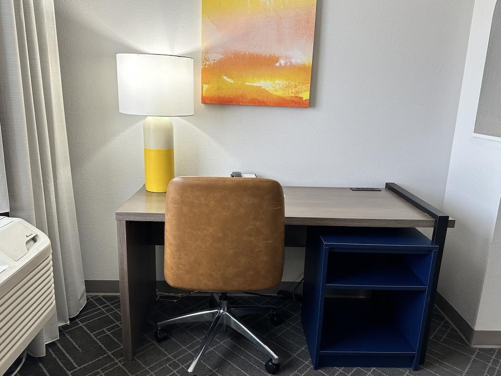 Comfort Suites Denver North - Westminster