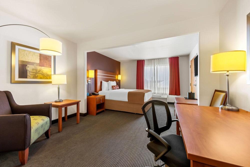 Wingate by Wyndham Calgary