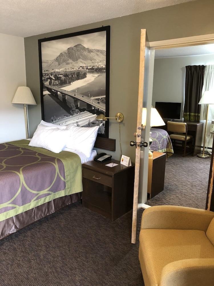 Super 8 by Wyndham Kamloops East