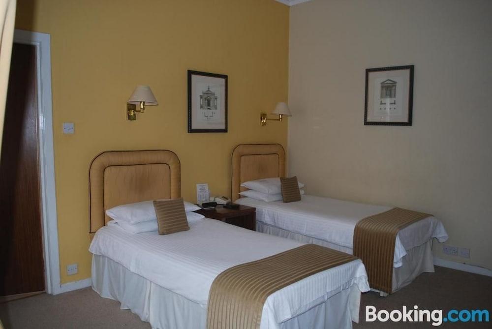 The New County Hotel