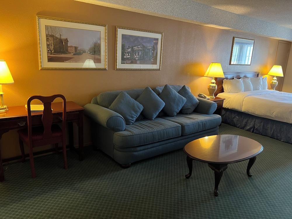 Hardman House Inn & Suites