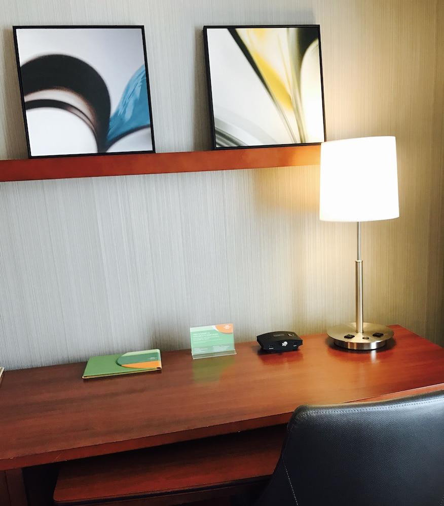 Courtyard by Marriott Oakland Downtown