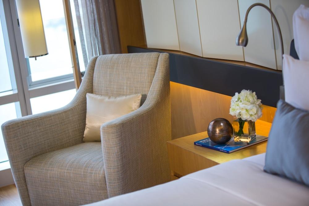 Renaissance Hong Kong Harbour View Hotel