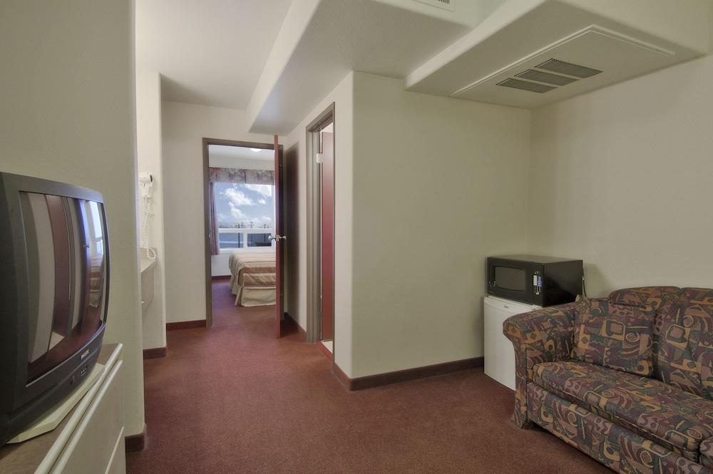 Super 8 by Wyndham Yellowknife