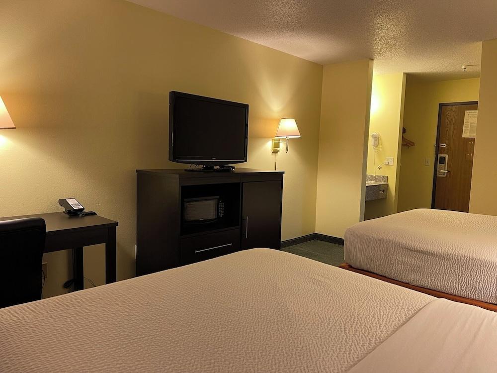 Super 8 by Wyndham Colby