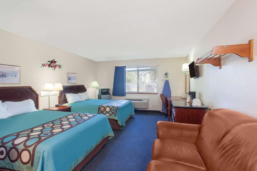 Super 8 by Wyndham Selma/Fresno Area