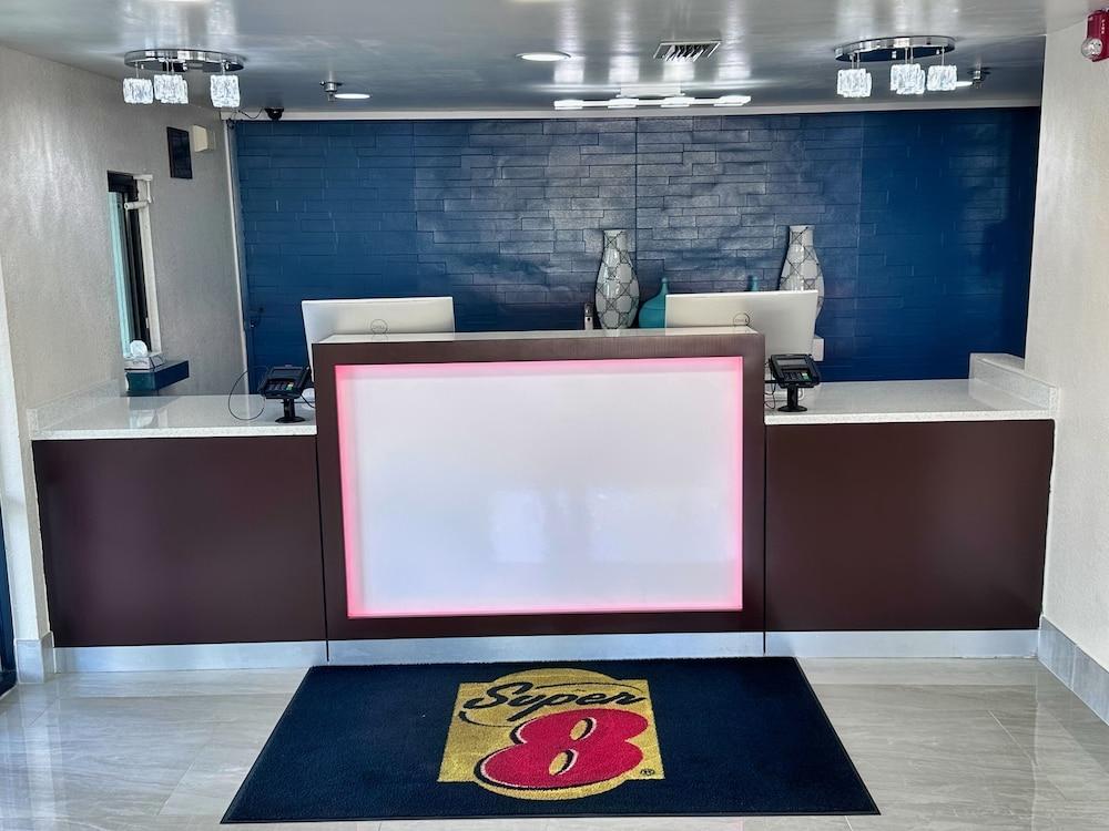 Super 8 by Wyndham Prattville Montgomery