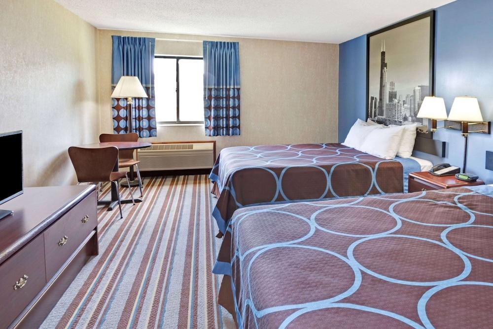 Super 8 by Wyndham Monee