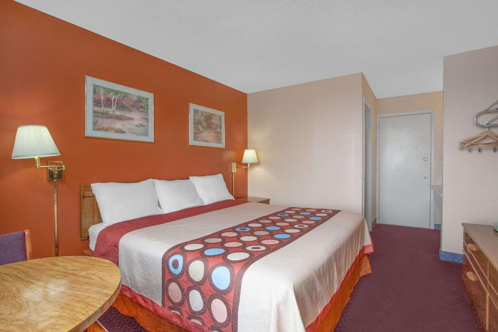 Super 8 by Wyndham Carlisle North