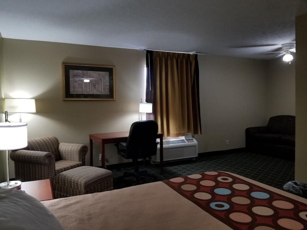 Super 8 by Wyndham Bellefontaine