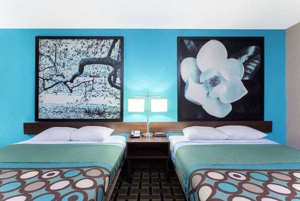 Super 8 by Wyndham Brunswick South/I-95