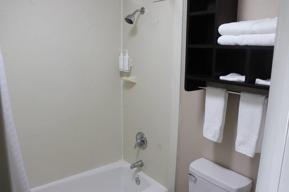 Super 8 by Wyndham Cabot