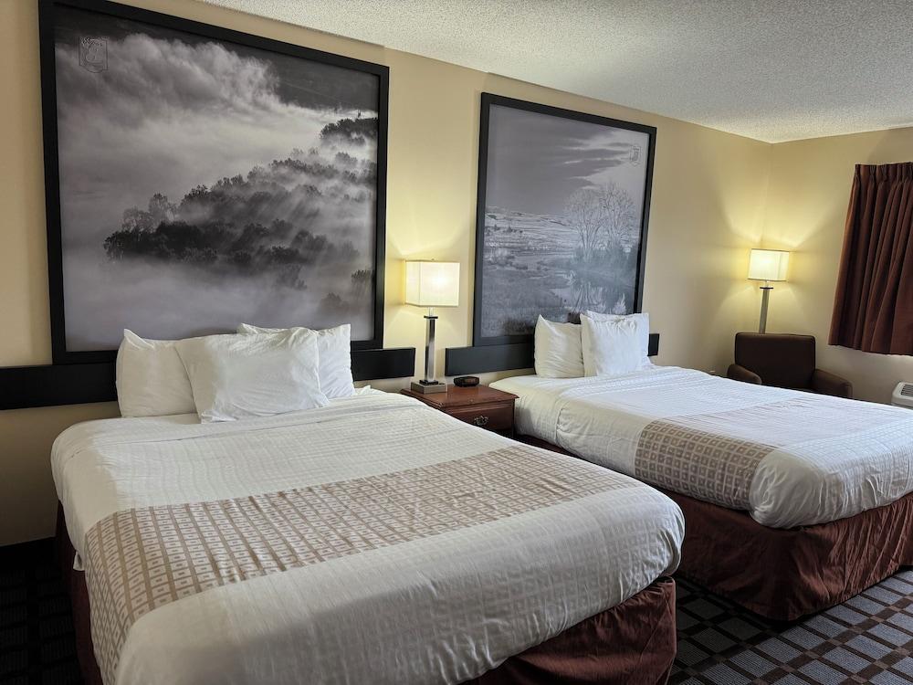 Super 8 by Wyndham Mason City