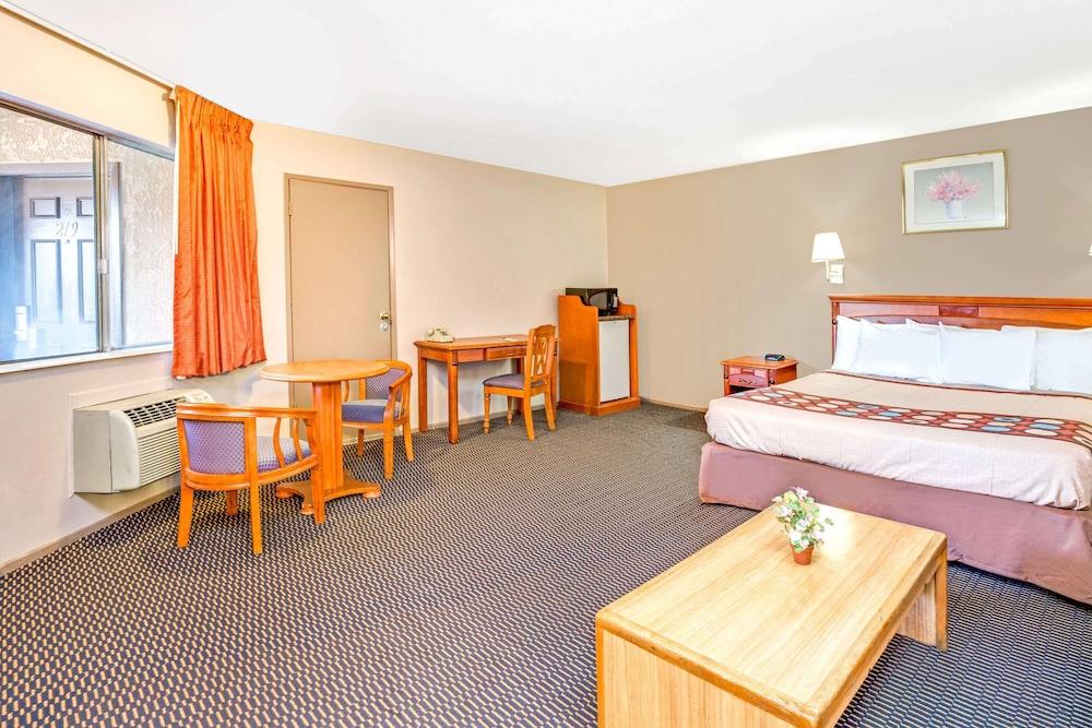 Super 8 by Wyndham Upland Ontario CA