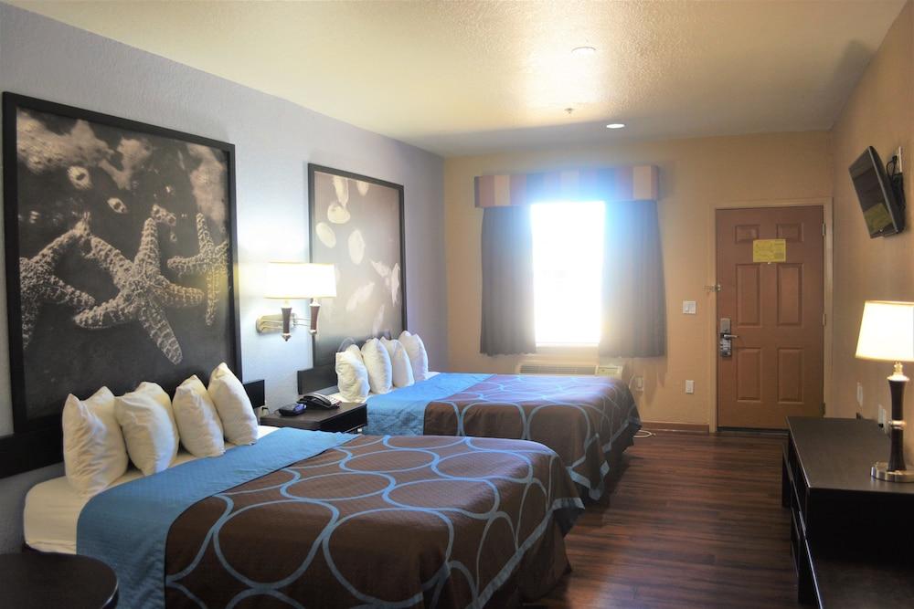Super 8 by Wyndham Galveston