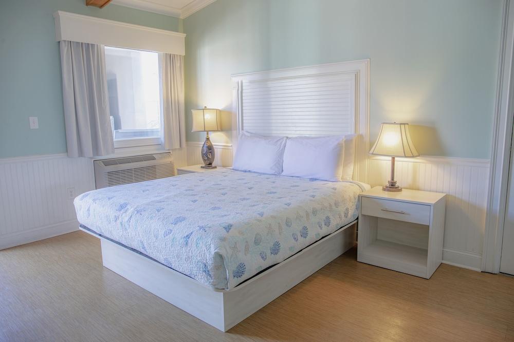 Sea And Breeze Hotel And Condo