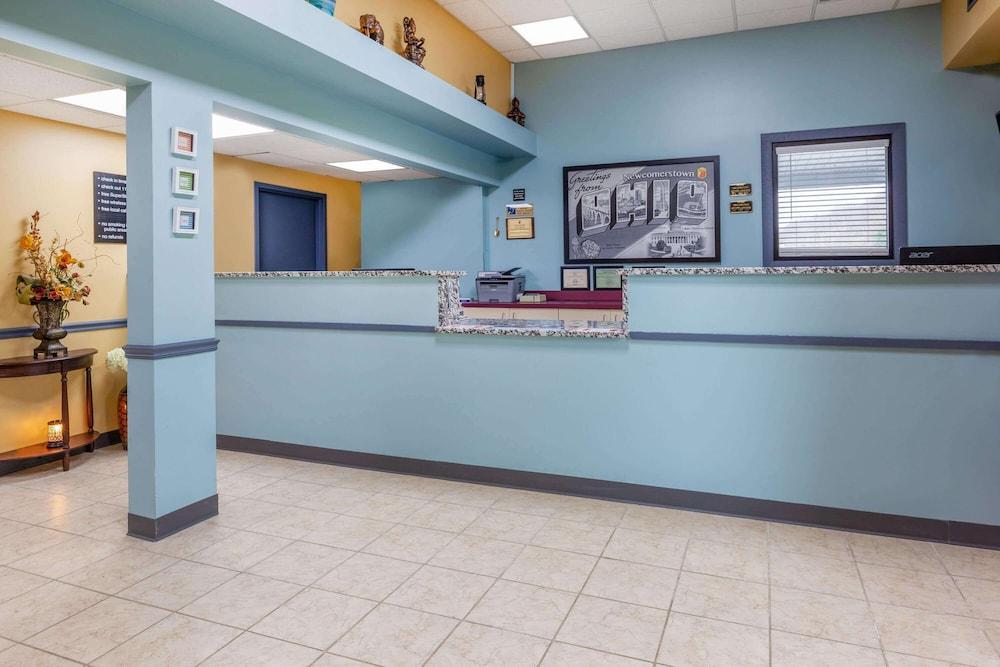 Super 8 by Wyndham Newcomerstown