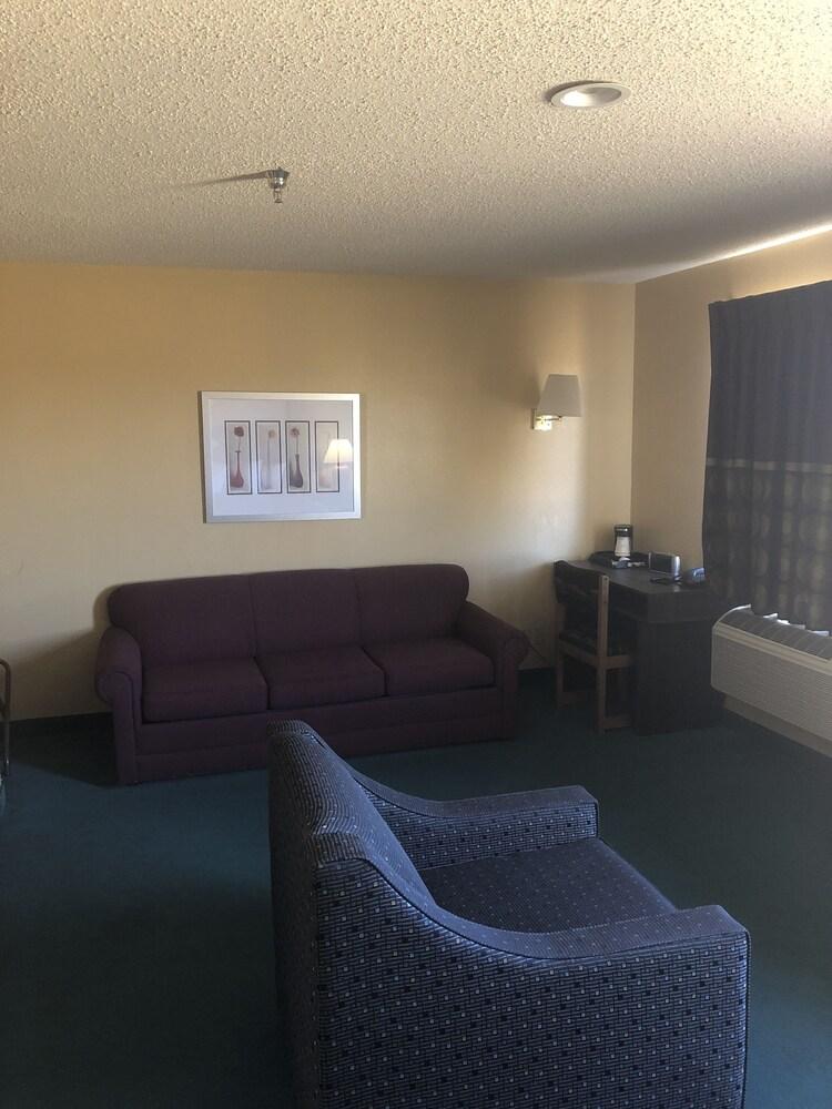 Super 8 by Wyndham Florence, CO