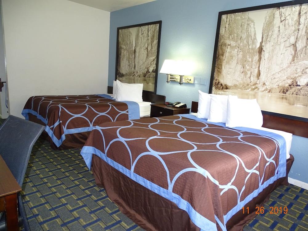 Super 8 by Wyndham Houston/Brookhollow NW