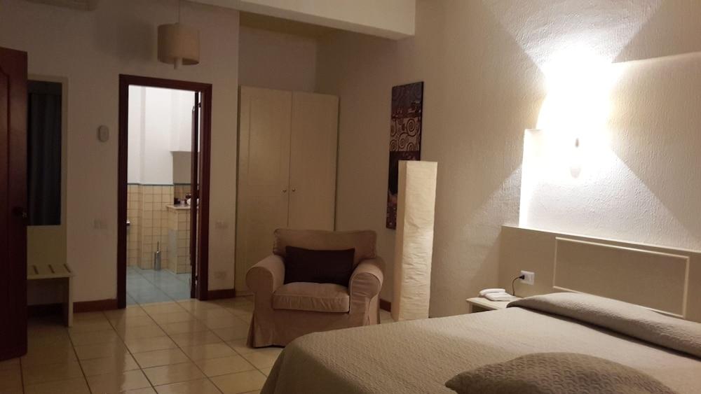 King's Residence Hotel