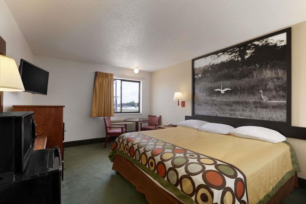 Super 8 by Wyndham Bowling Green