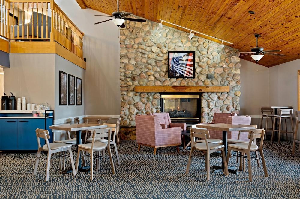 AmericInn by Wyndham Bismarck