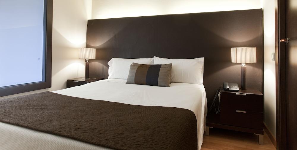 Senator Barcelona Apartments