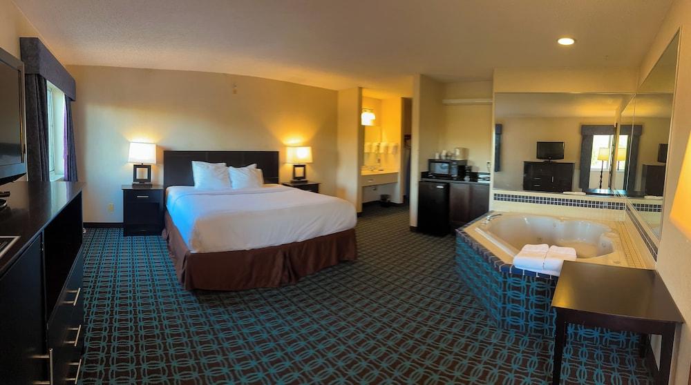 Baymont by Wyndham Howell/Brighton