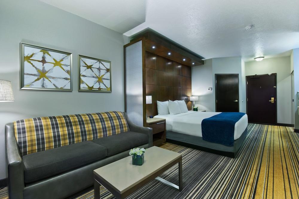 Oxford Suites Downtown Spokane