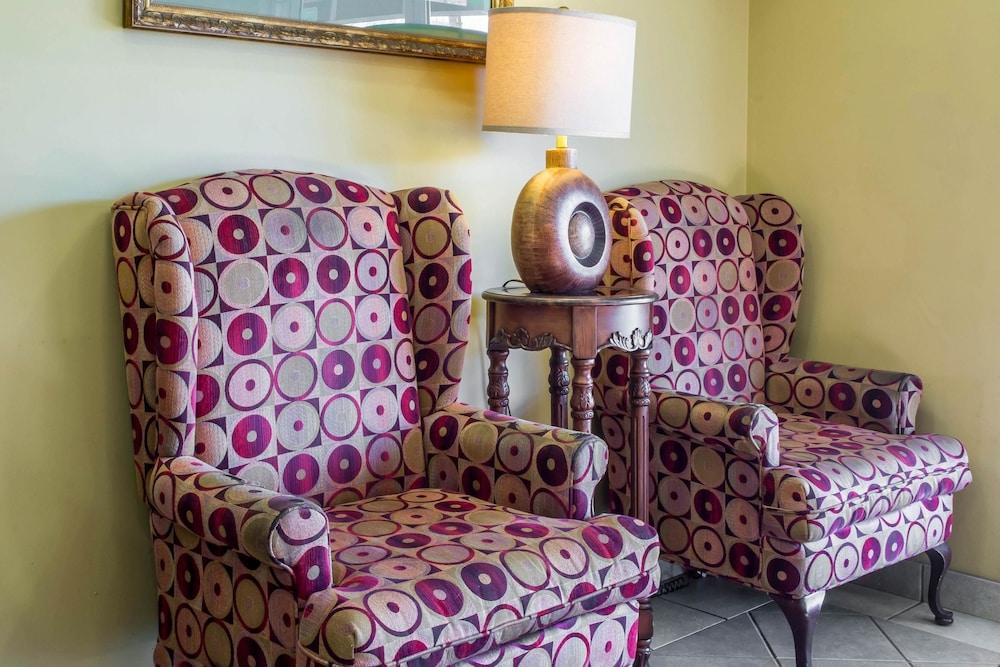 Econo Lodge Louisville Airport