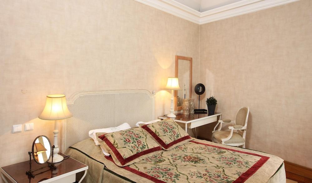 Solar Do Castelo, a Lisbon Heritage Collection