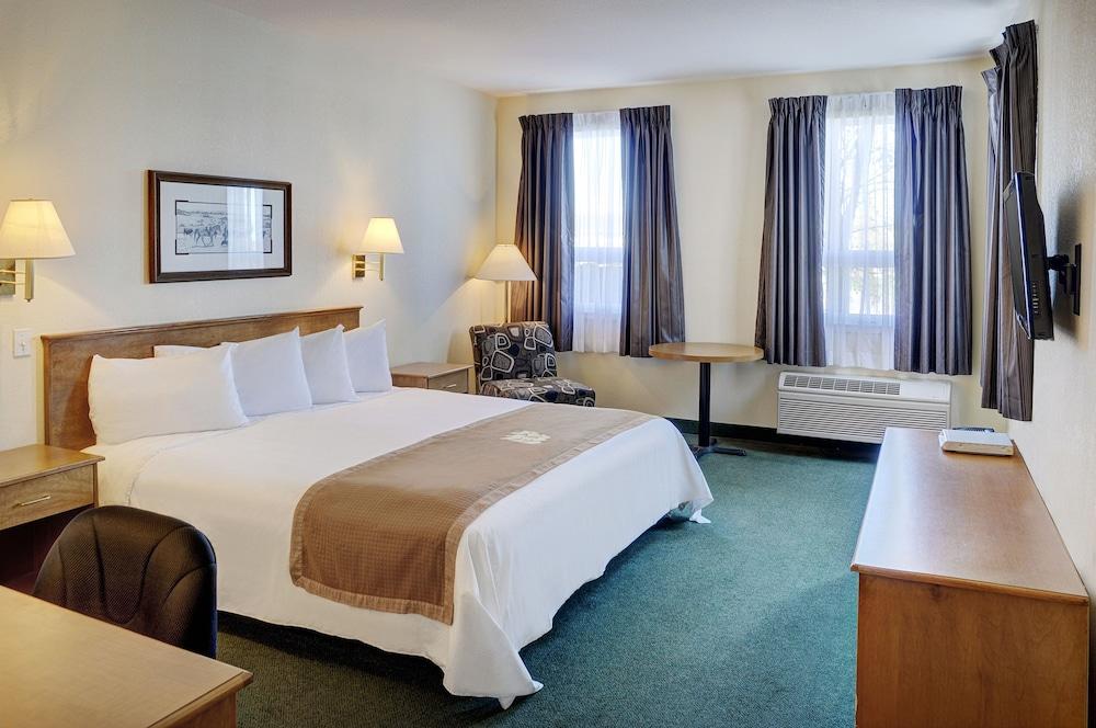 Lakeview Inns & Suites - Okotoks