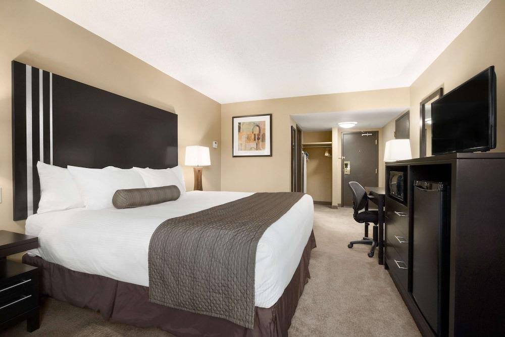 Days Inn by Wyndham Calgary Northwest