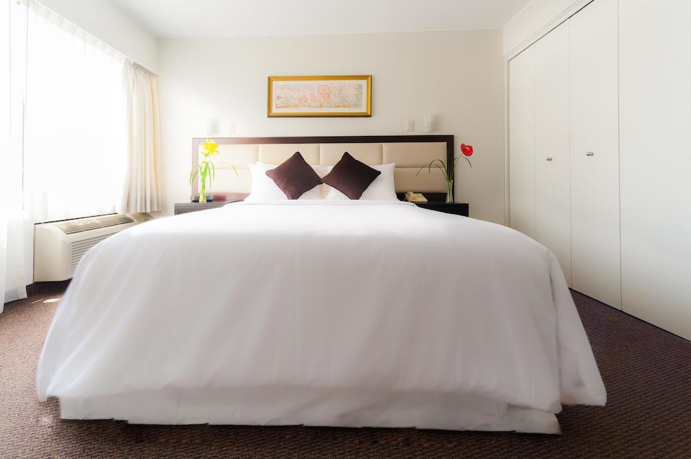 Roosevelt Hotel & Suites