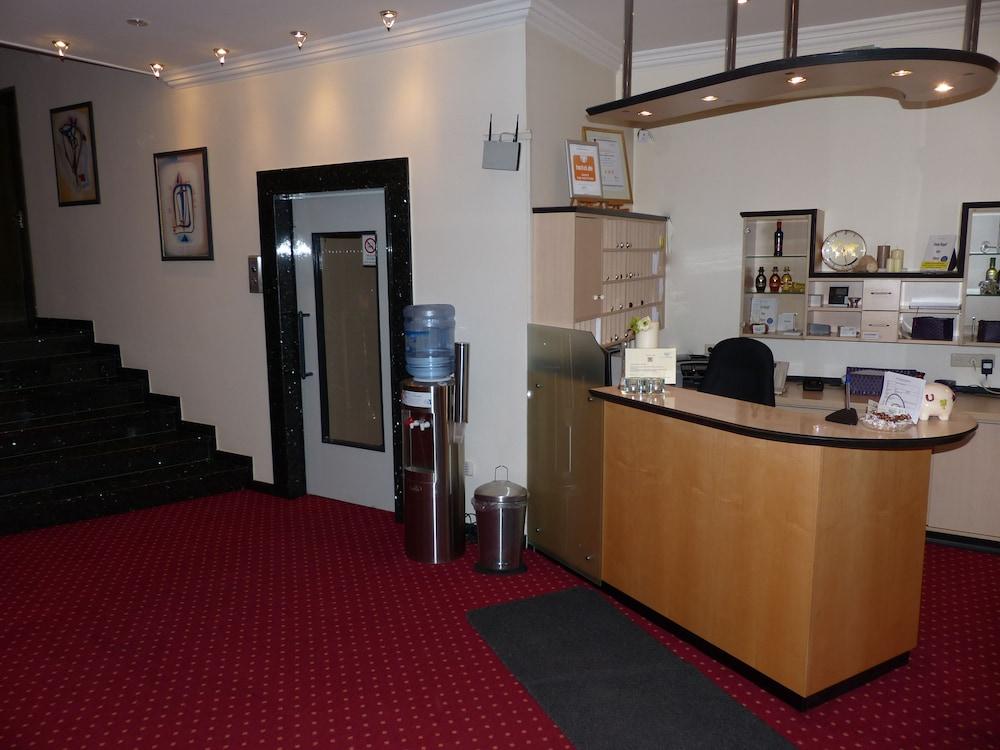 City Hotel by Celina