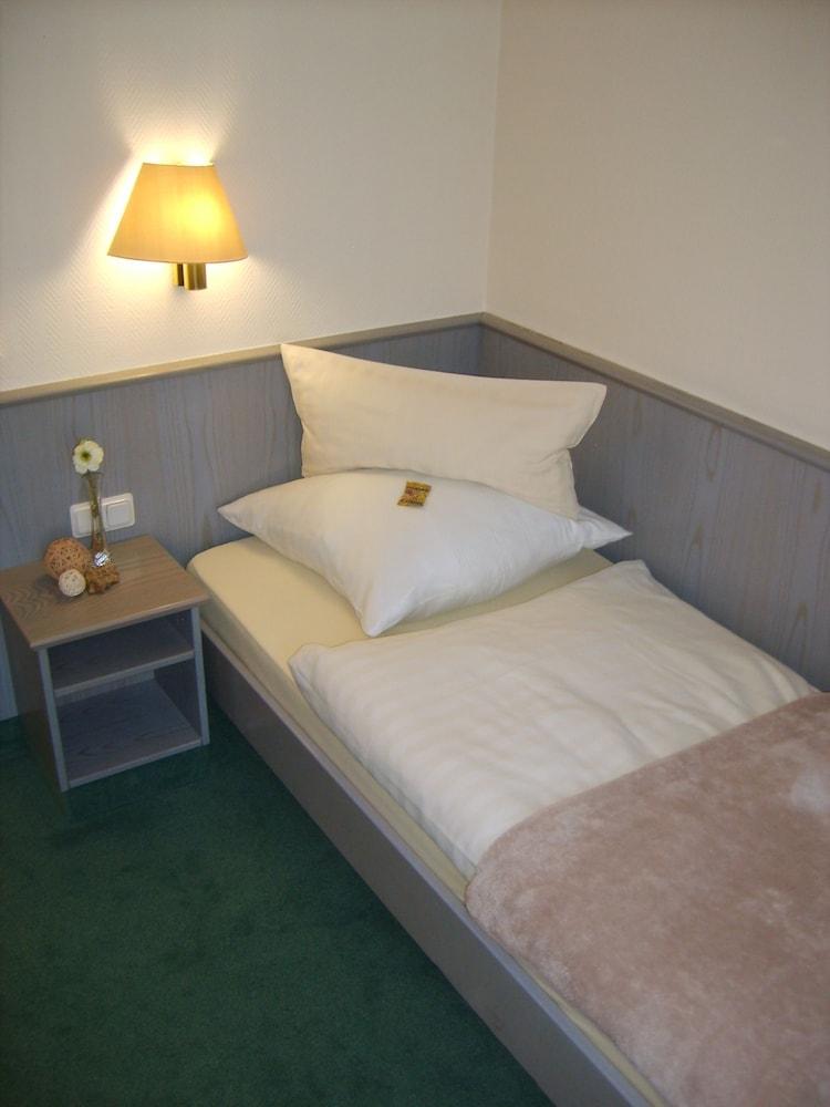 City Hotel by Celina