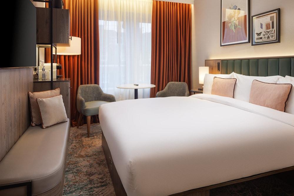 The Memoir Club (formerly Ambassadors Bloomsbury)