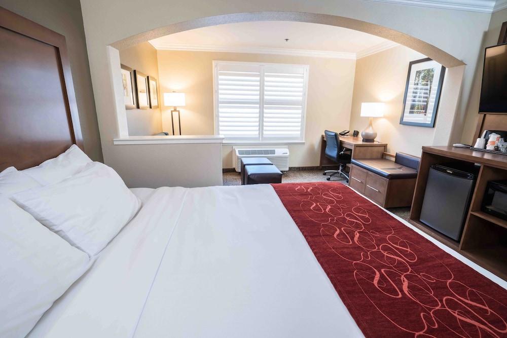 Comfort Suites Fresno River Park