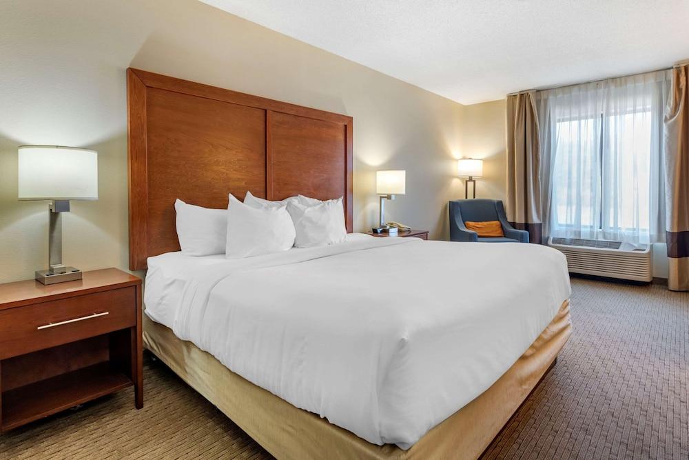 Comfort Inn & Suites Black River Falls I-94