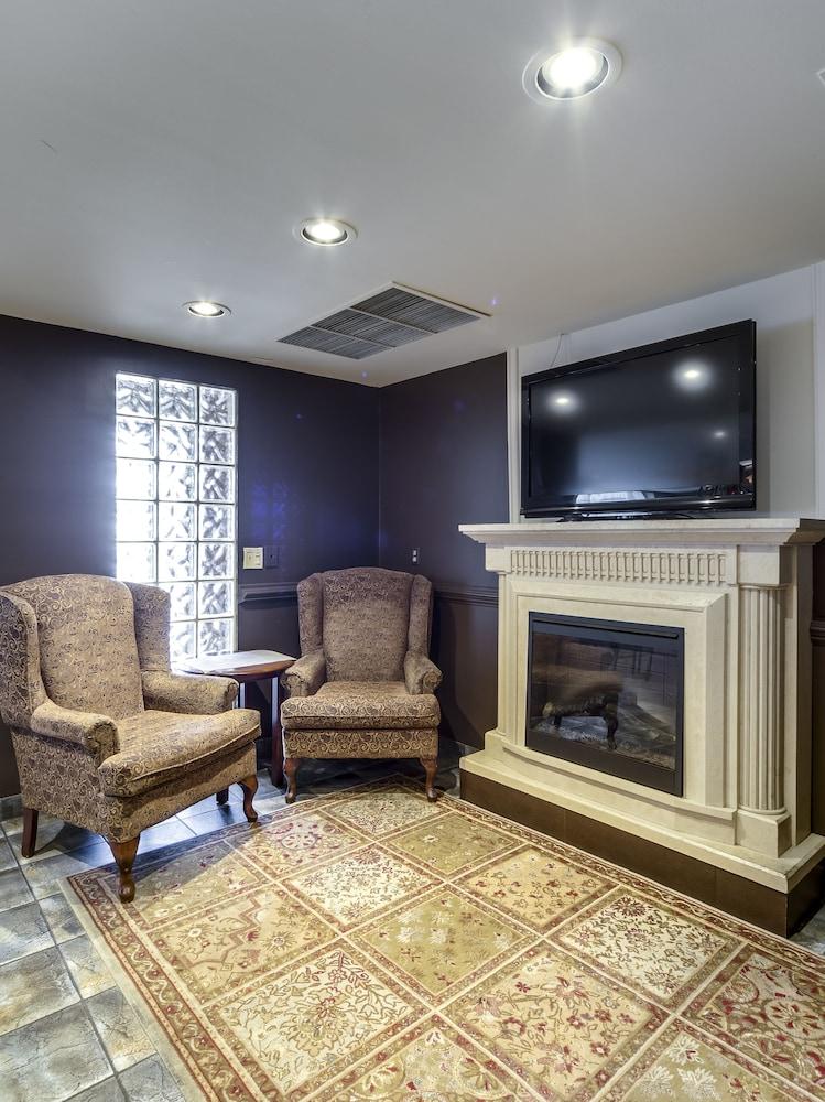 Monte Carlo Inn Oakville Suites