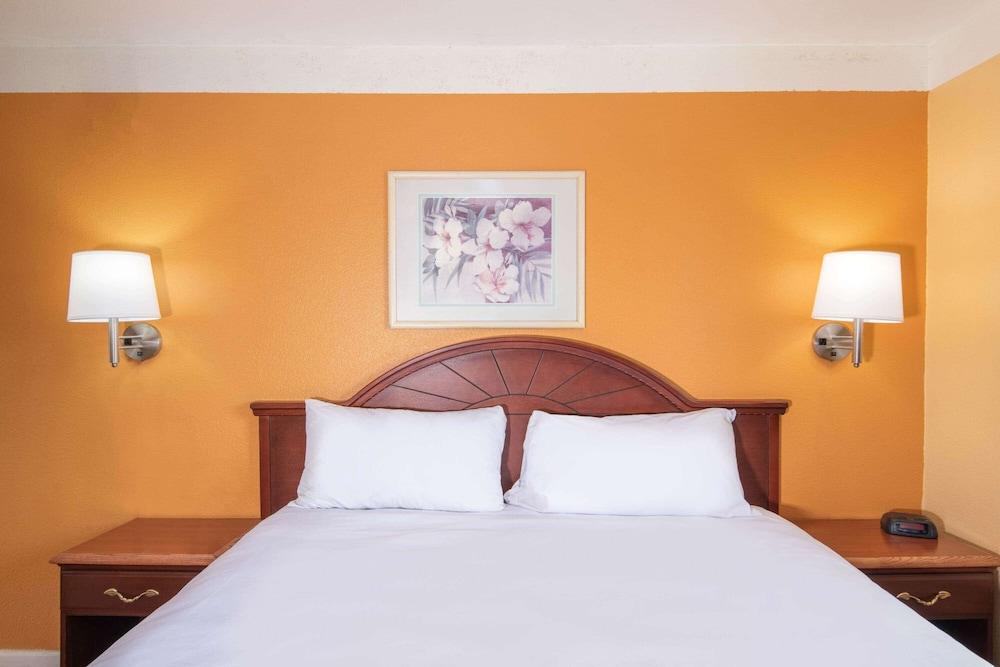 Travelodge by Wyndham Kingman