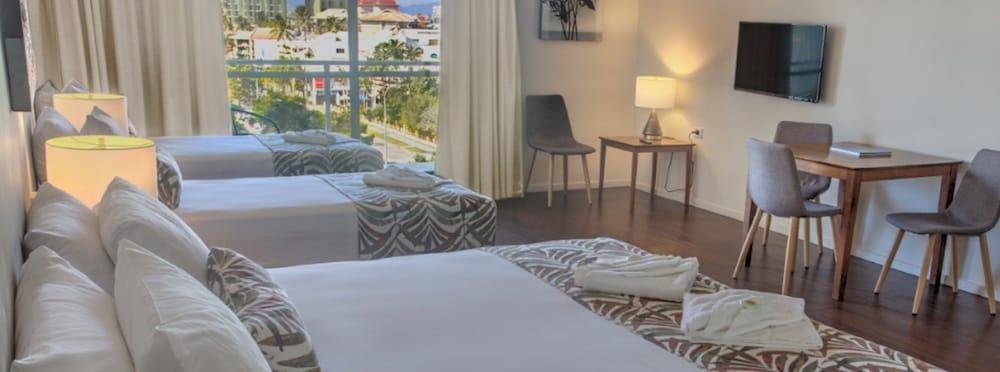 Cairns Plaza Hotel