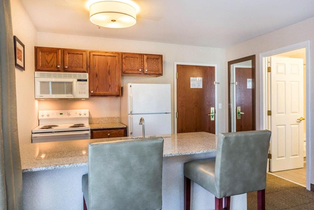 Comfort Inn & Suites South Burlington near University