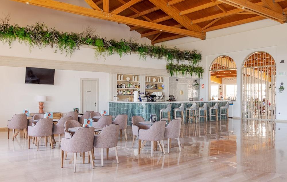 Aparthotel ILUNION Sancti Petri