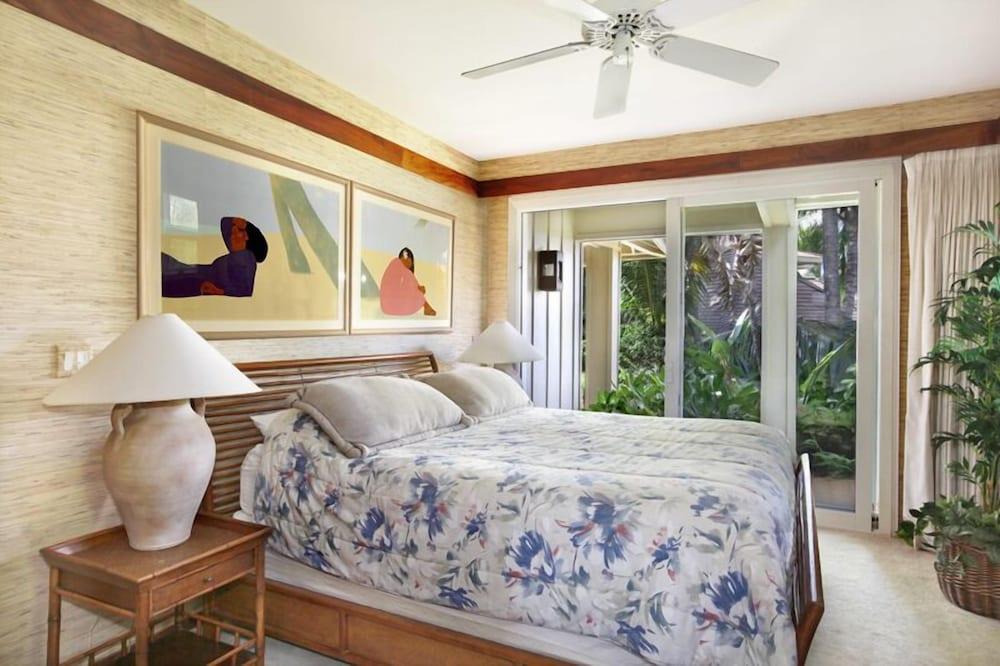 Whalers Cove Oceanfront Resort