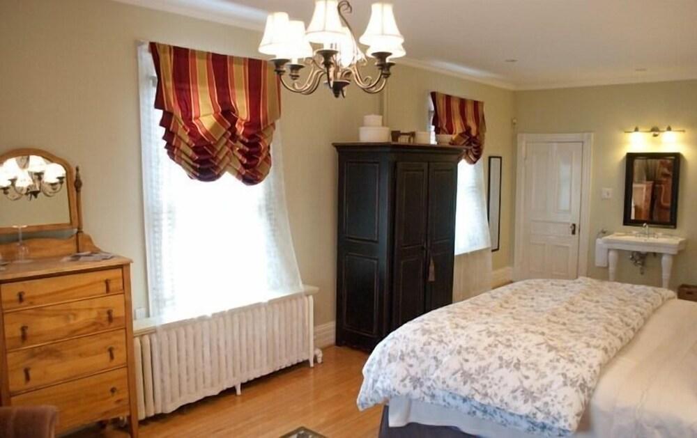 Au Clos Rolland Couette & Cafe