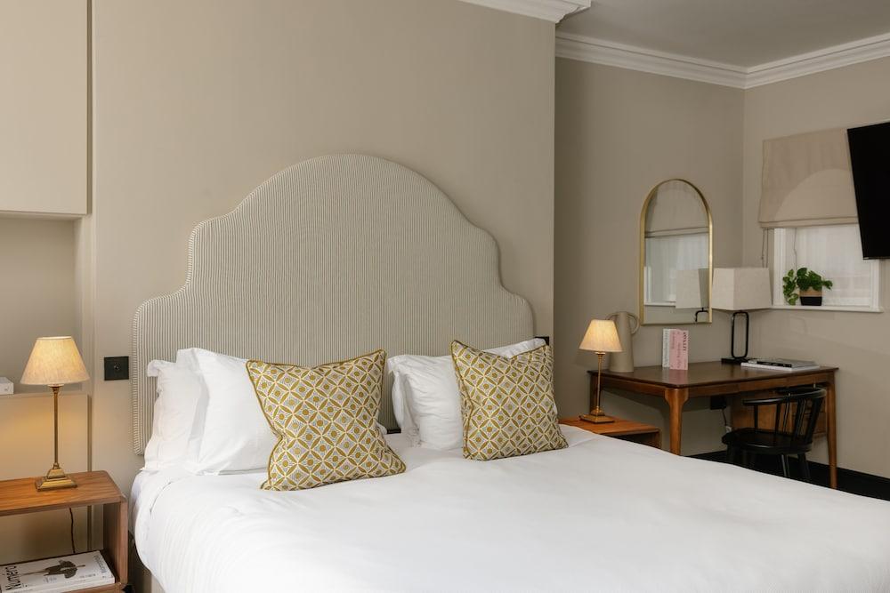 Native King’s Wardrobe, St. Paul’s