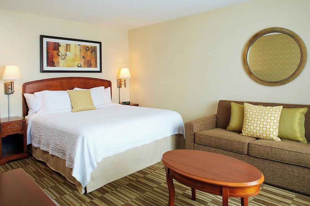 Courtyard by Marriott Woburn/Boston North