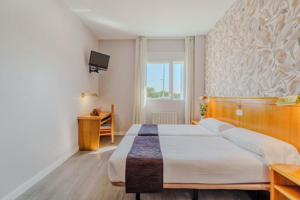 Hotel  Rey Arturo Burgos